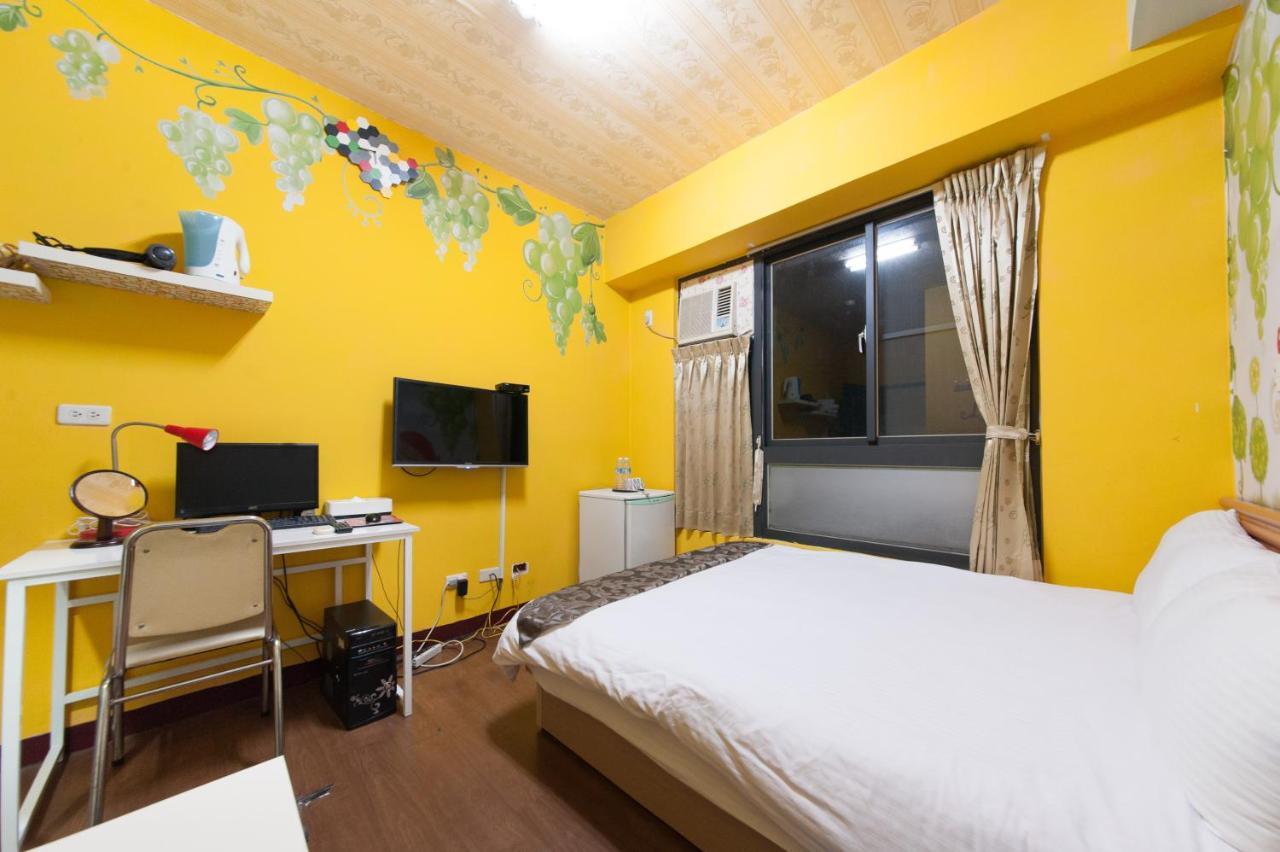 Feng Jia Homestay Taichung Exterior photo